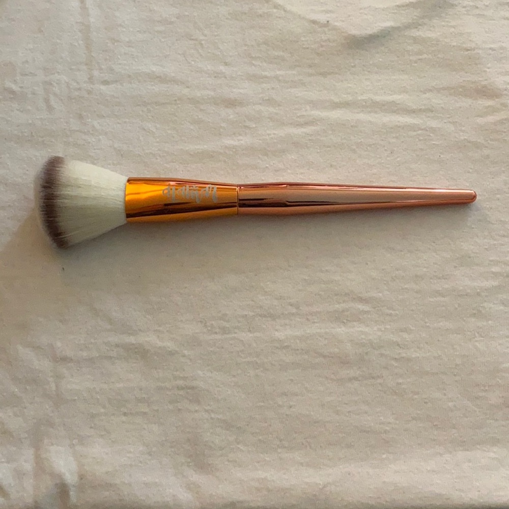 Alamar Complexion Brush